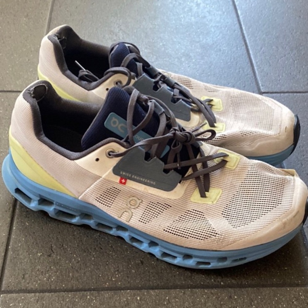 Men’s on cloud sneakers